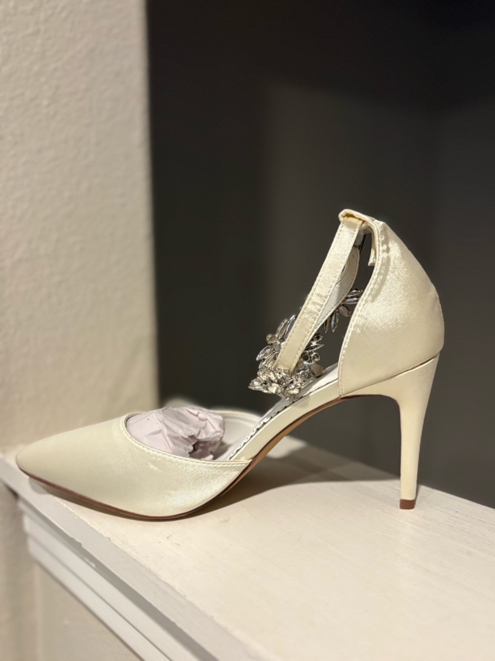 Journee Collection Women's Loxley 3.5” Heels Cream Size 10 Worn 3x In Good Shape - Picture 3 of 9